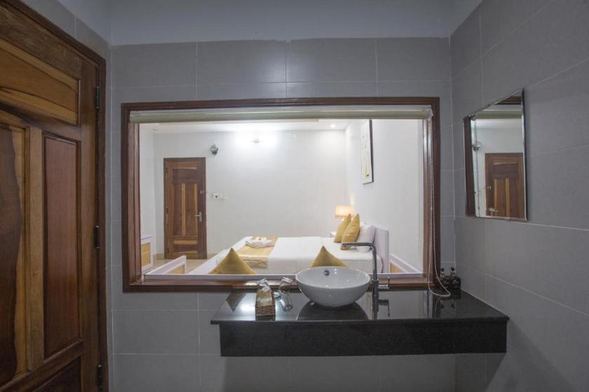 Phòng Deluxe Giường Đôi Có Bồn Tắm