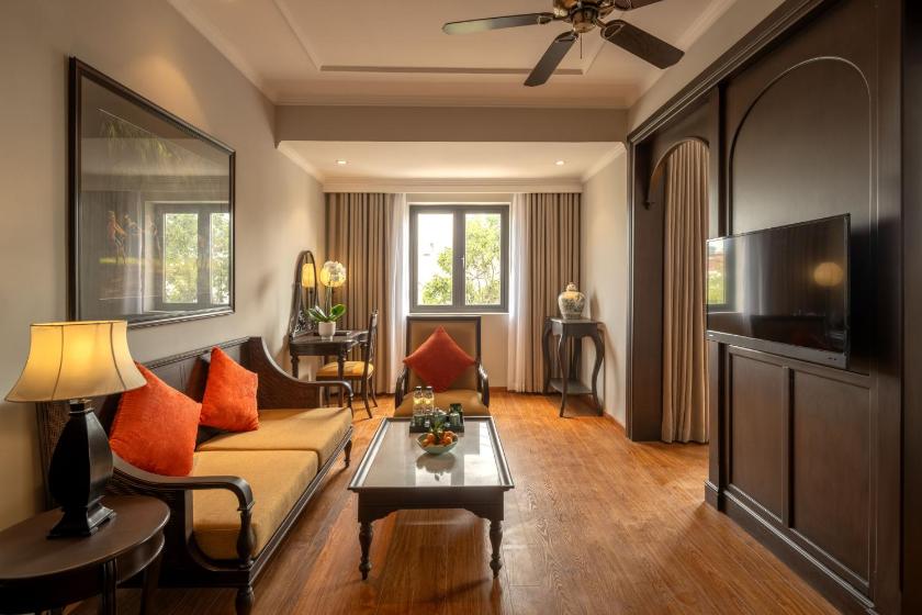 Residence Suite – Free daily 30- min massage per pax