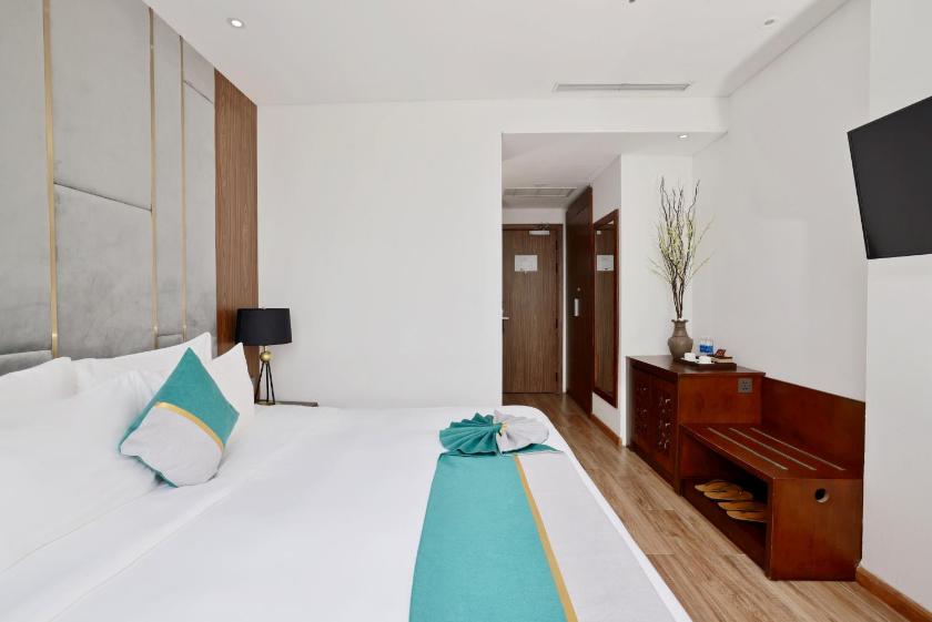 Phòng Deluxe Giường Đôi Nhìn Ra Thành Phố Phòng Deluxe Giường Đôi Nhìn Ra Thành Phố