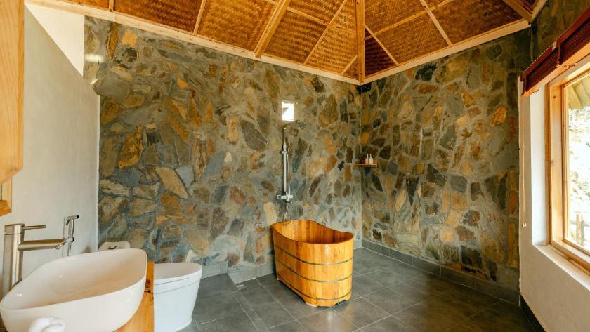 Suite nhìn ra núi