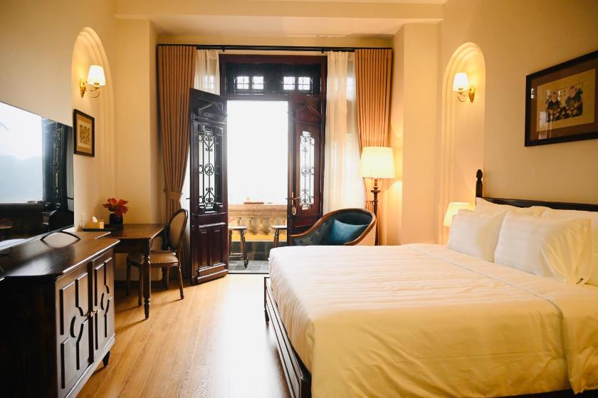 Suite Balcony with City View