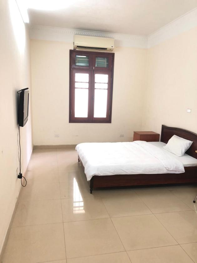 Phòng Có Giường Cỡ Queen Với Phòng Tắm Chung