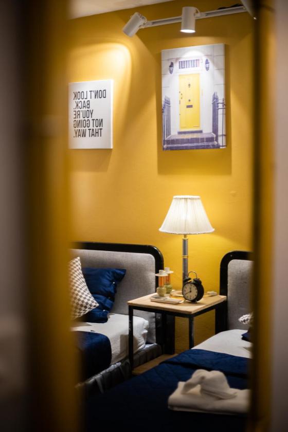 Phòng gia đình với phòng tắm riêng.