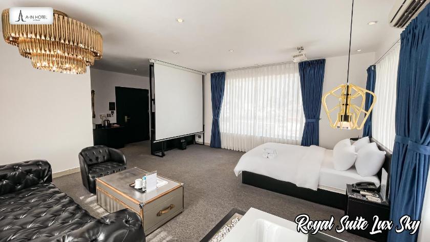 Suite Lux Sky Hạng Hoàng Gia Có Bể Jacuzzi, Sân Thượng Và Tầm Nhìn Ra Thành Phố Suite Lux Sky Hạng Hoàng Gia Có Bể Jacuzzi, Sân Thượng Và Tầm Nhìn Ra Thành Phố