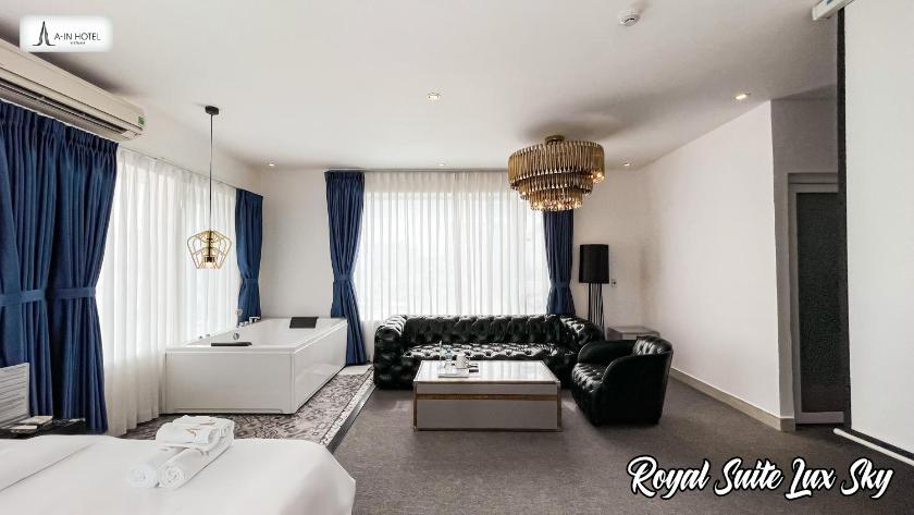 Suite Lux Sky Hạng Hoàng Gia Có Bể Jacuzzi, Sân Thượng Và Tầm Nhìn Ra Thành Phố Suite Lux Sky Hạng Hoàng Gia Có Bể Jacuzzi, Sân Thượng Và Tầm Nhìn Ra Thành Phố