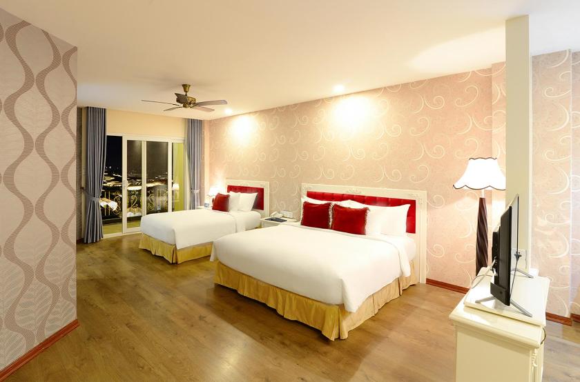 Suite Junior Cho 3 Người Nhìn Ra Thành Phố 