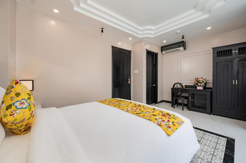 Signature Double Room Balcony with Bathtub