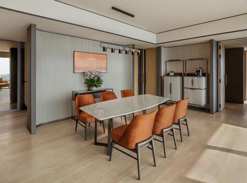 Suite Premium Có Giường Cỡ King Nhìn Ra Sông Suite Premium Có Giường Cỡ King Nhìn Ra Sông