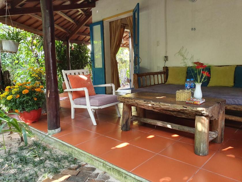 Biệt Thự Nhìn Ra Vườn