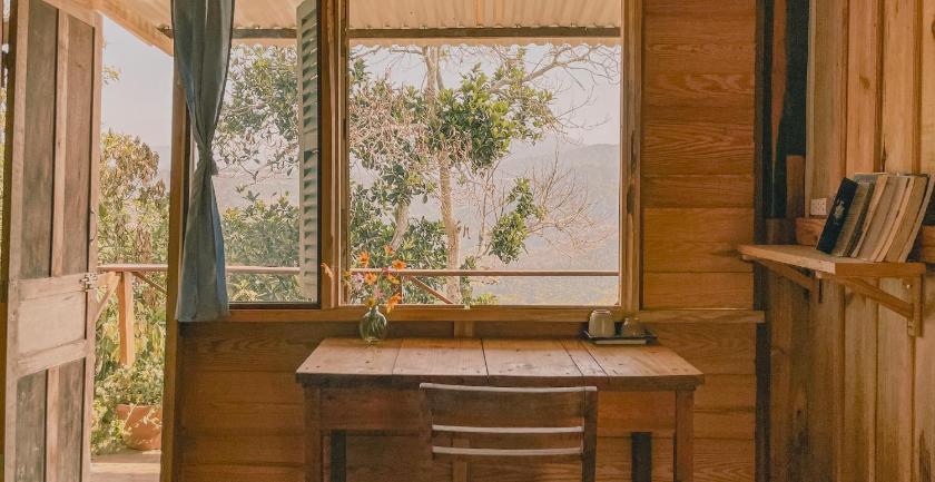 Phòng Deluxe Giường Đôi Có Ban Công