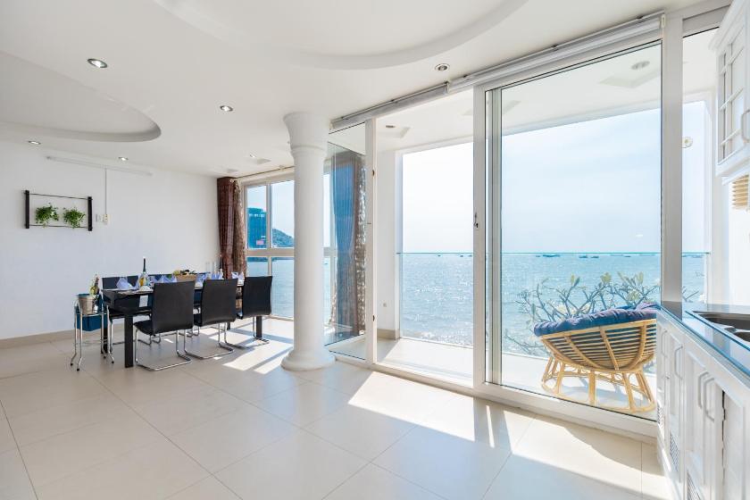 Biệt Thự - Trước Biển