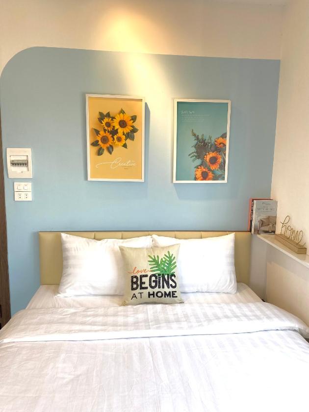 Studio Nhìn ra hồ