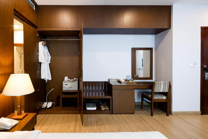 Suite Junior 2 Người + Minibar Miễn Phí