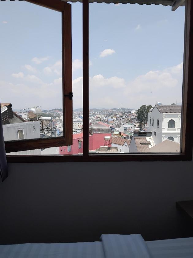 Phòng Giường đôi Deluxe (2 Người lớn + 1 Trẻ em)