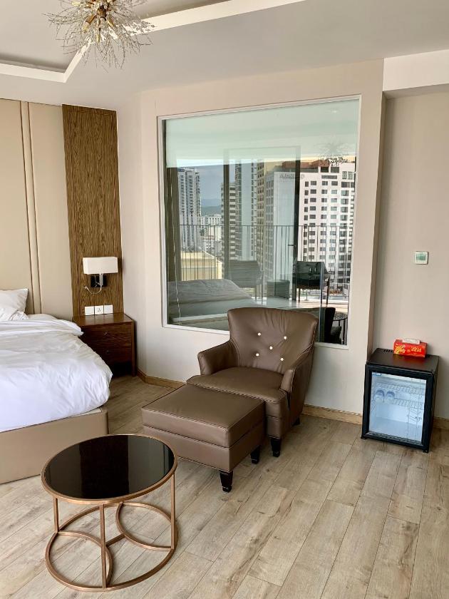 Phòng Deluxe Giường Đôi Nhìn Ra Biển Từ Phía Bên Cạnh
