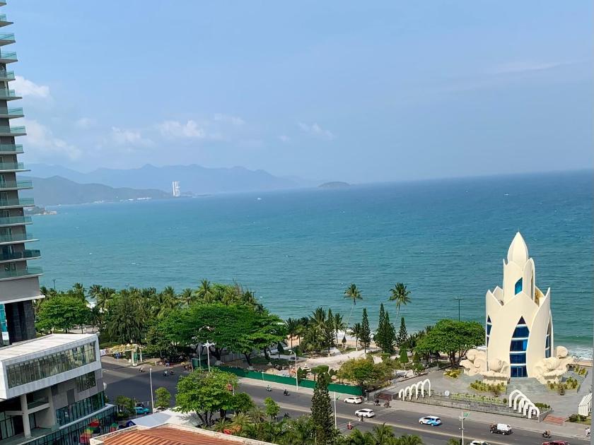 Phòng Deluxe Giường Đôi Nhìn Ra Biển Từ Phía Bên Cạnh