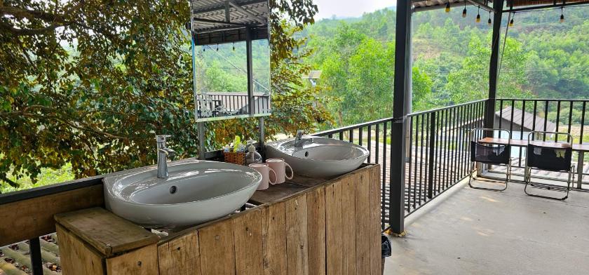 Giường Đơn Trong Phòng Nghỉ Tập Thể Cho Cả Nam Và Nữ