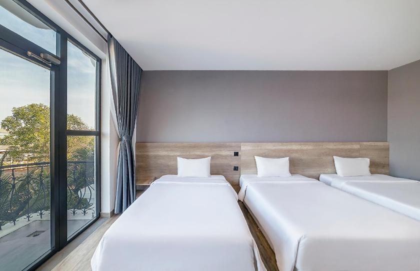 Phòng cho 3 người có Ban Công Phòng cho 3 người có Ban Công