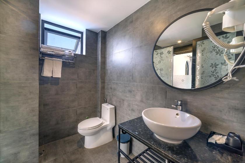 Phòng Deluxe Giường Đôi Có Ban Công Phòng Deluxe Giường Đôi Có Ban Công