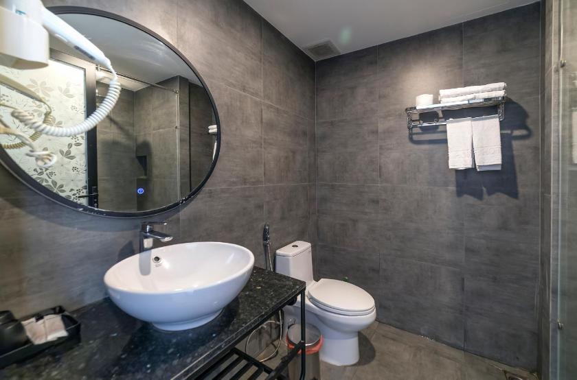 Phòng Deluxe Giường Đôi Có Ban Công Phòng Deluxe Giường Đôi Có Ban Công