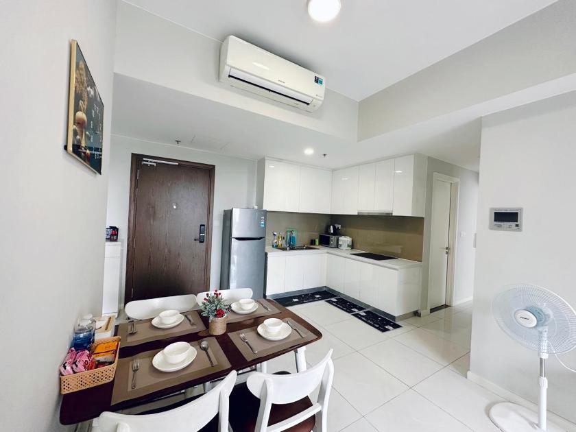 Căn Hộ Nhìn Ra Hồ Bơi 