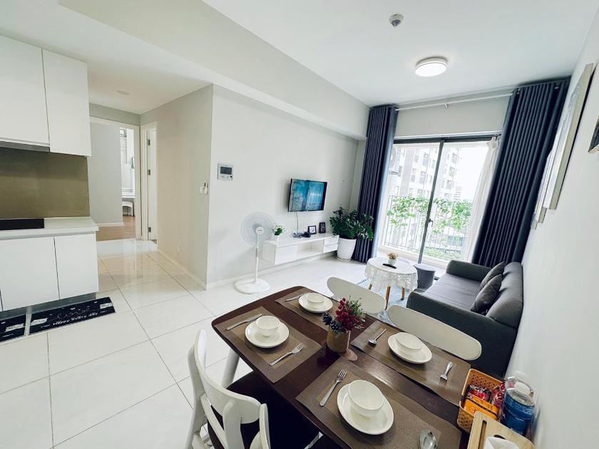 Căn Hộ Nhìn Ra Hồ Bơi 