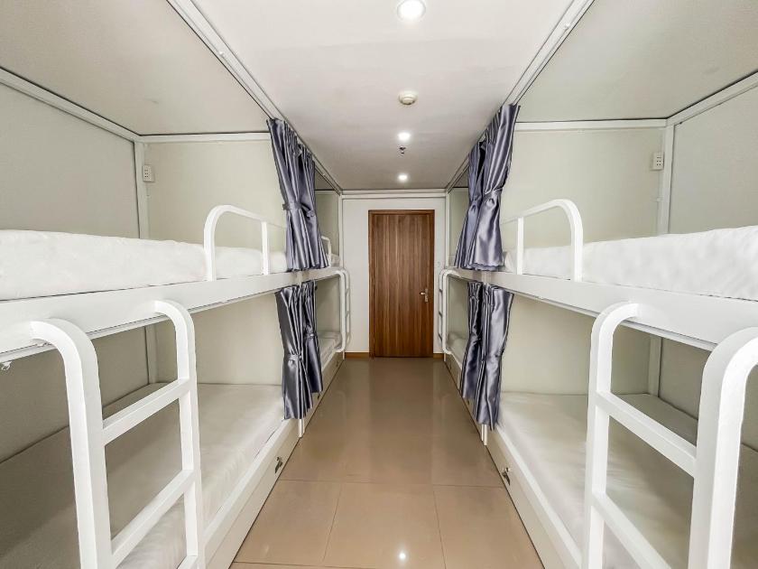Phòng ngủ Tập thể 8 Giường cho cả Nam và Nữ Phòng ngủ Tập thể 8 Giường cho cả Nam và Nữ