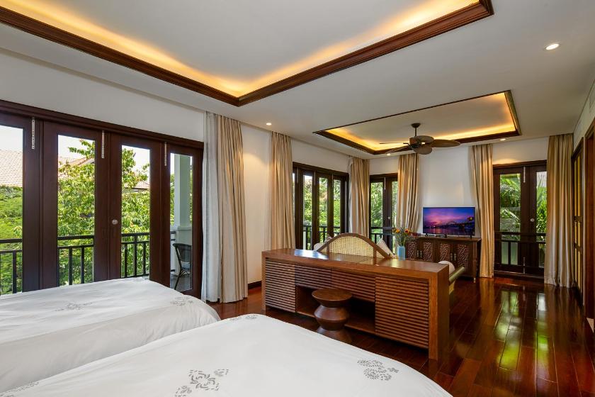 Biệt Thự Nhìn Ra Vườn