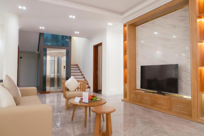 Biệt Thự Nhìn Ra Vườn