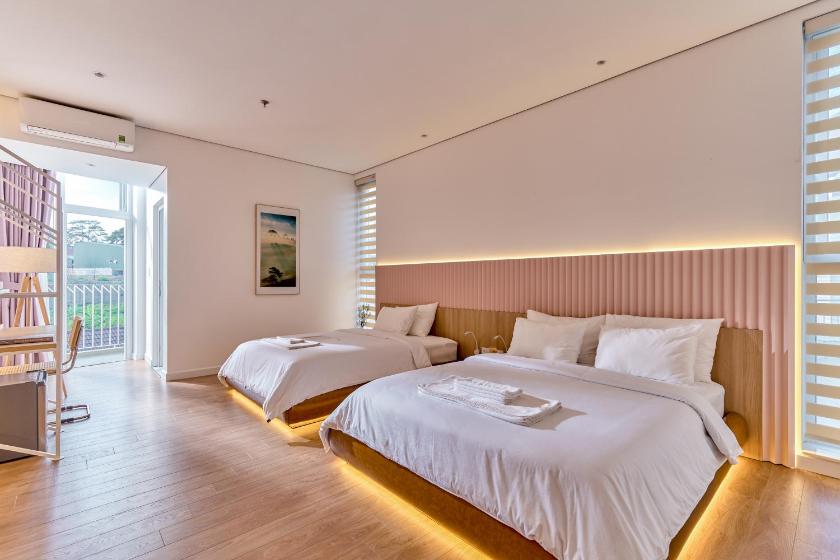 Phòng cho 3 người có Ban Công