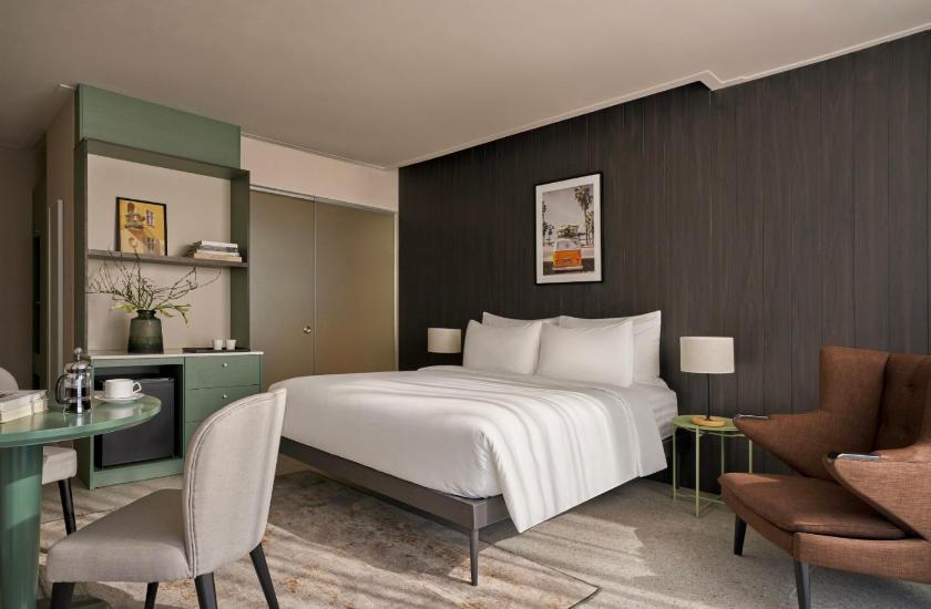 Phòng Deluxe Giường Đôi Có Ban Công