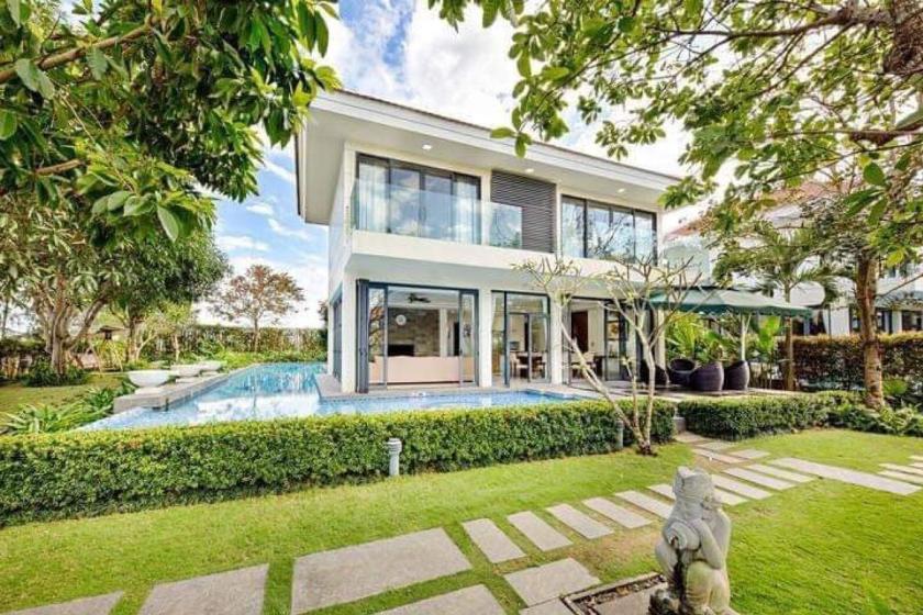 Biệt Thự Nhìn Ra Vườn