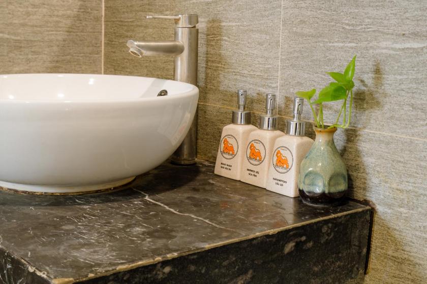 Phòng Có Giường Cỡ King Nhìn Ra Hồ Nước