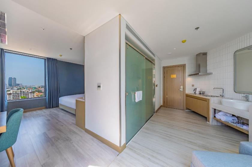 Studio King Room Partial Sea View with Balcony