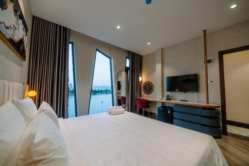 Phòng Có Giường Cỡ King Nhìn Ra Hồ Nước