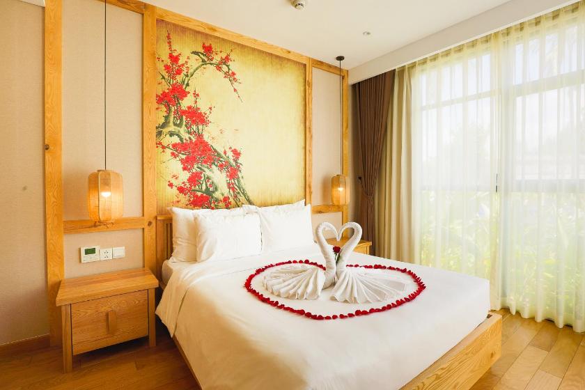 Căn Hộ Nhìn Ra Hồ Bơi  Căn Hộ Nhìn Ra Hồ Bơi