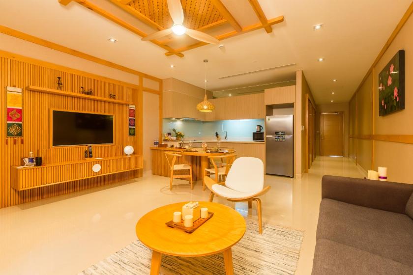 Căn Hộ Nhìn Ra Hồ Bơi  Căn Hộ Nhìn Ra Hồ Bơi