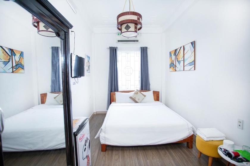 Phòng Deluxe Giường Đôi Có Ban Công