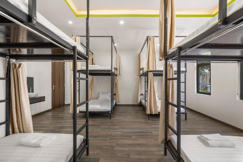 Giường trong phòng ngủ tập thể dành cho nam