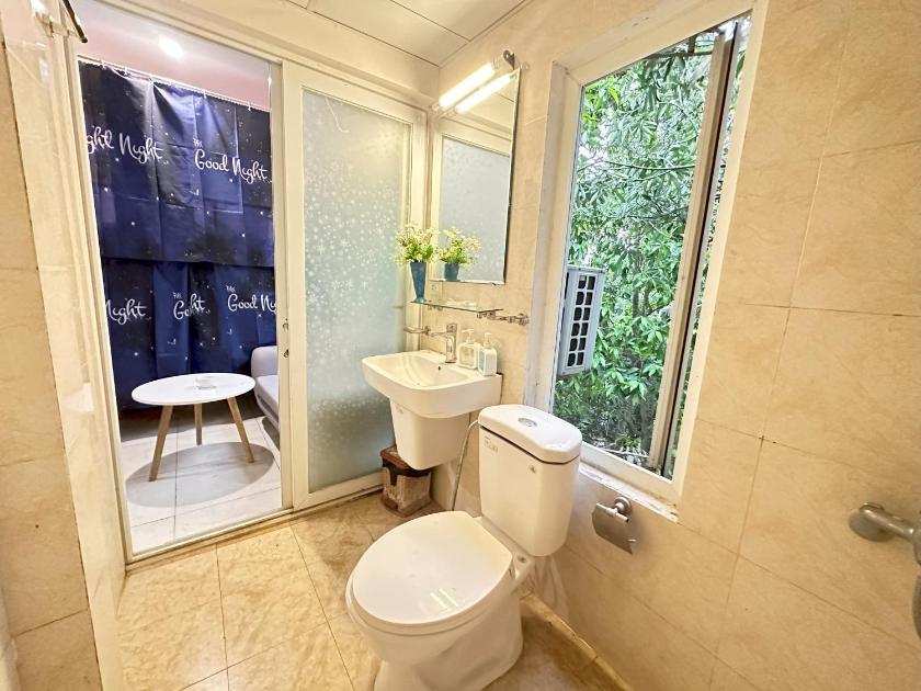 Phòng ngủ Tập thể 8 Giường cho cả Nam và Nữ Phòng ngủ Tập thể 8 Giường cho cả Nam và Nữ