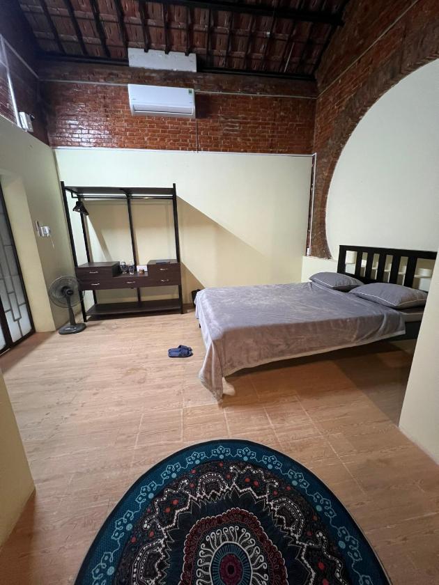 Phòng 4 người nhìn ra vườn