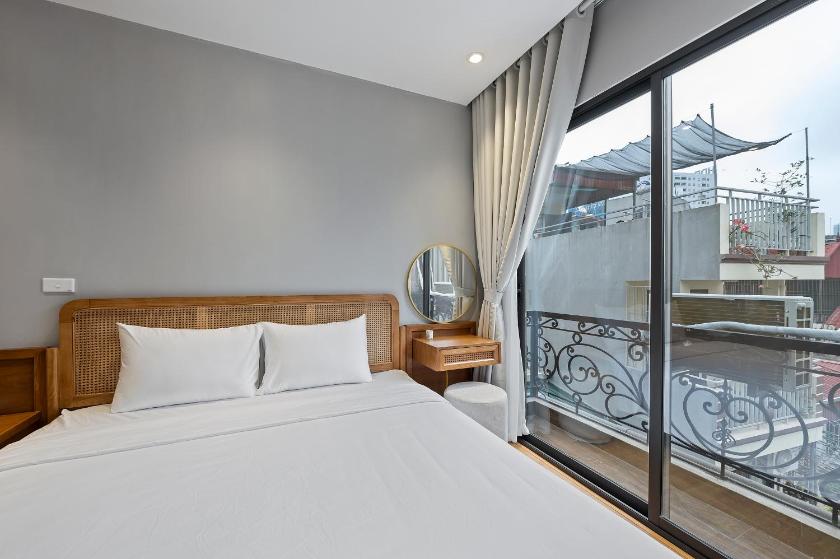 Phòng Deluxe Giường Đôi Có Ban Công