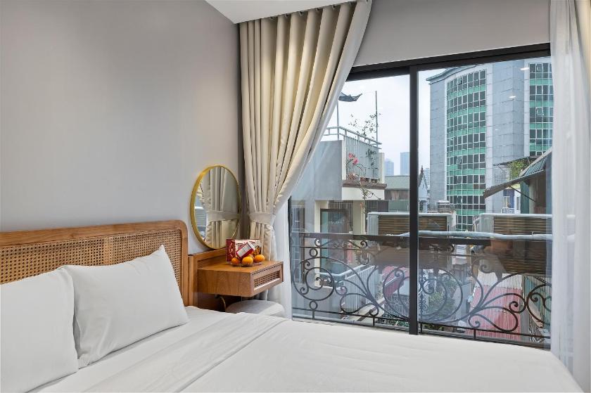 Phòng Deluxe Giường Đôi Có Ban Công