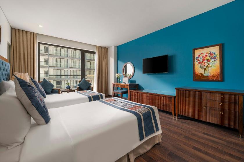 Phòng Deluxe 2 Giường Đơn Có Ban Công Và Tầm Nhìn Ra Một Góc Biển Phòng Deluxe 2 Giường Đơn Có Ban Công Và Tầm Nhìn Ra Một Góc Biển