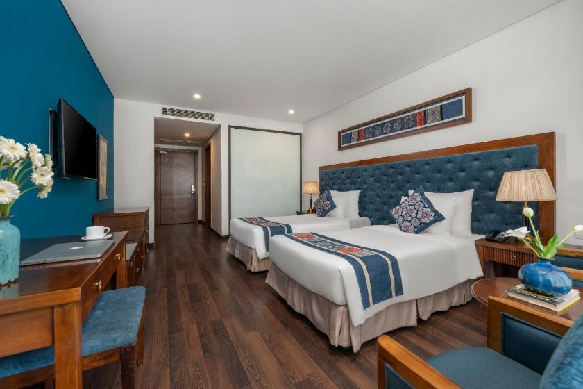 Phòng Deluxe 2 Giường Đơn Có Ban Công Và Tầm Nhìn Ra Một Góc Biển Phòng Deluxe 2 Giường Đơn Có Ban Công Và Tầm Nhìn Ra Một Góc Biển