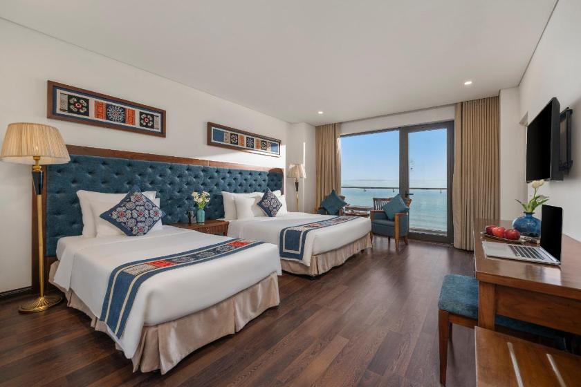 Phòng 3 Người Có Ban Công Nhìn Ra Biển Với Trà Chiều Phòng 3 Người Có Ban Công Nhìn Ra Biển Với Trà Chiều