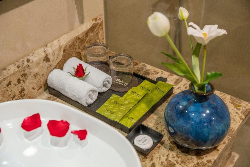 Phòng Premier Giường Đôi Có Ban Công - Nhìn Ra Đại Dương Phòng Premier Giường Đôi Có Ban Công - Nhìn Ra Đại Dương