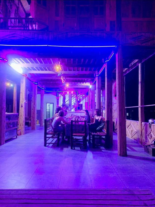 Giường Đơn Trong Phòng Nghỉ Tập Thể Cho Cả Nam Và Nữ