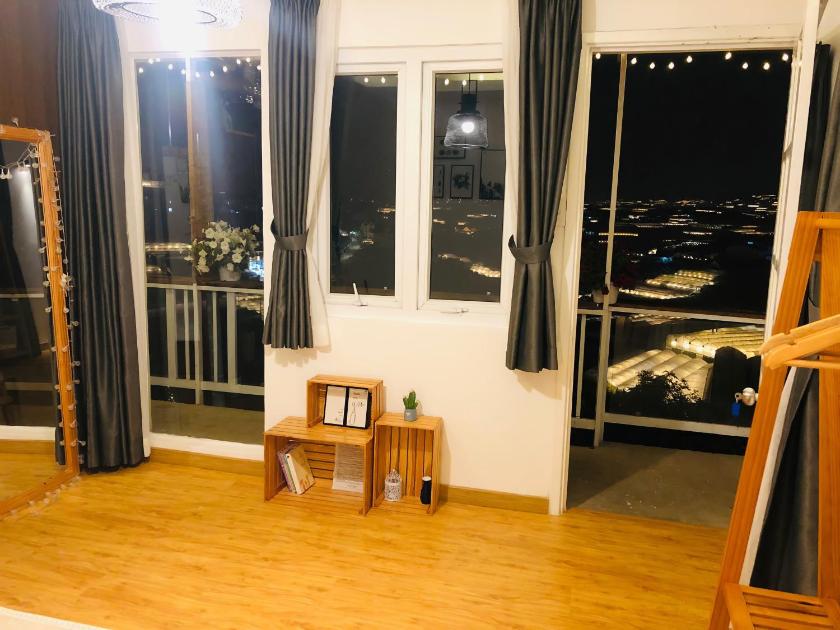 Phòng Deluxe Giường Đôi Có Ban Công