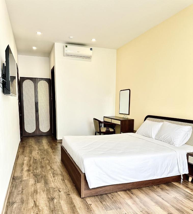 Suite Nhìn Ra Sông